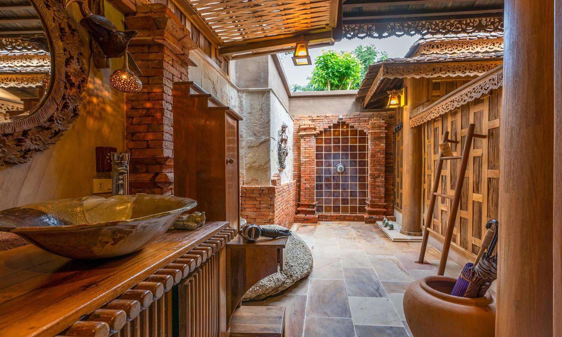 Santhiya Koh Phangan Resort And Spa Exteriér fotografie A traditional Japanese bathroom