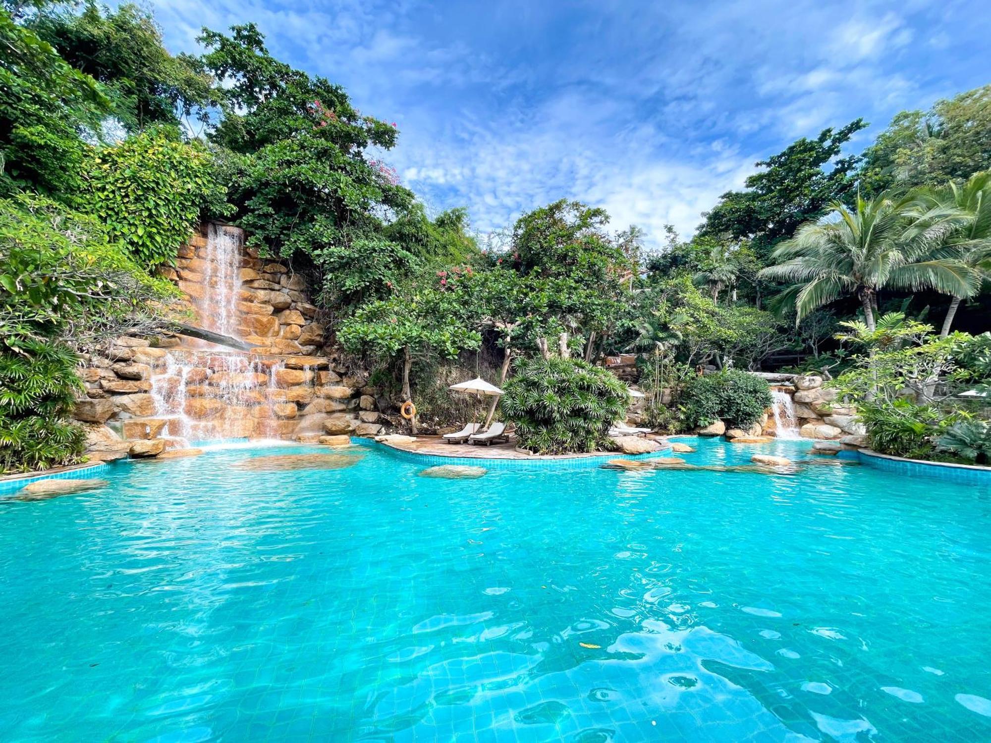 Santhiya Koh Phangan Resort And Spa Exteriér fotografie The swimming pool at the resort