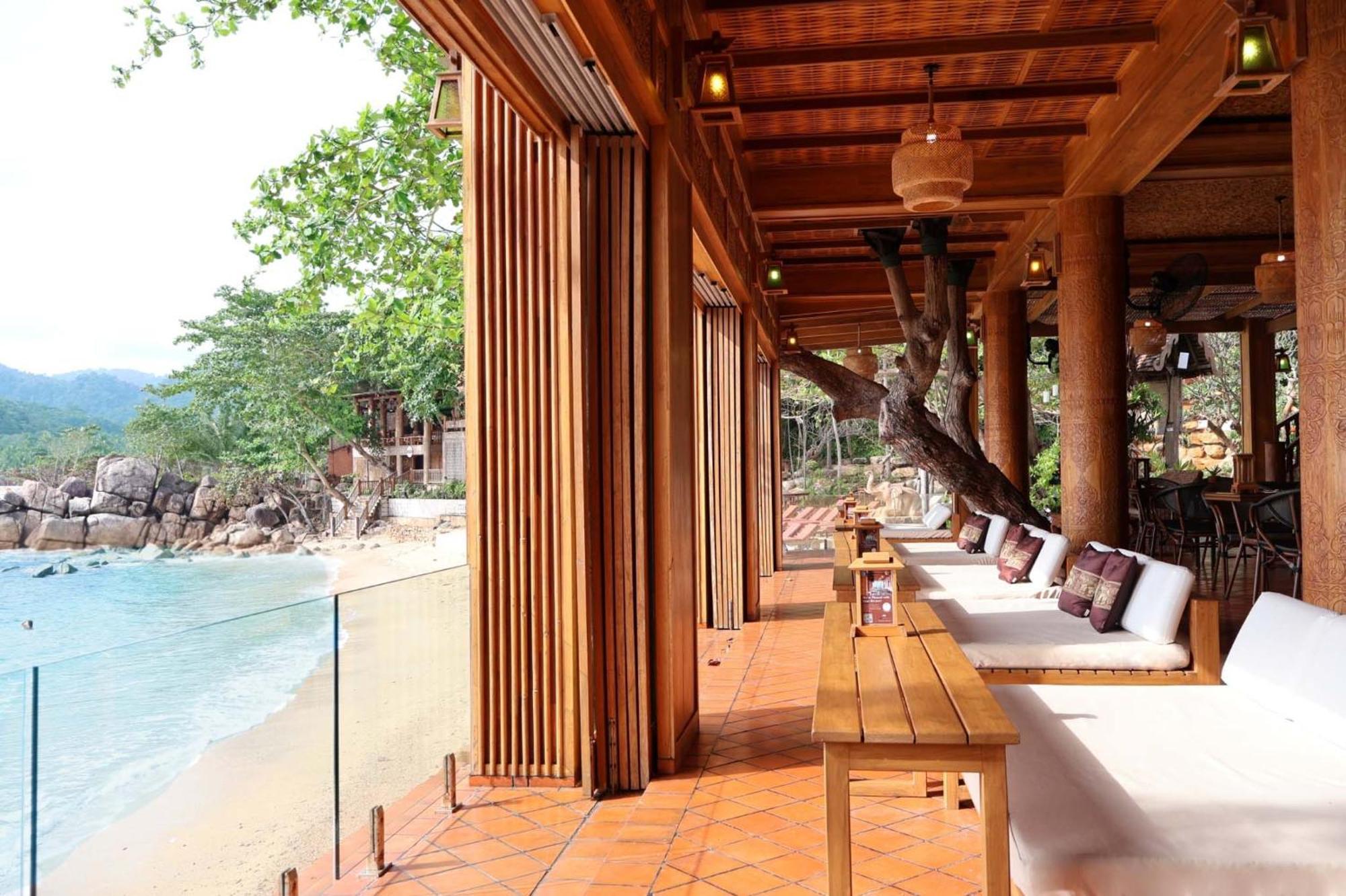 Santhiya Koh Phangan Resort And Spa Exteriér fotografie The Beach Club
