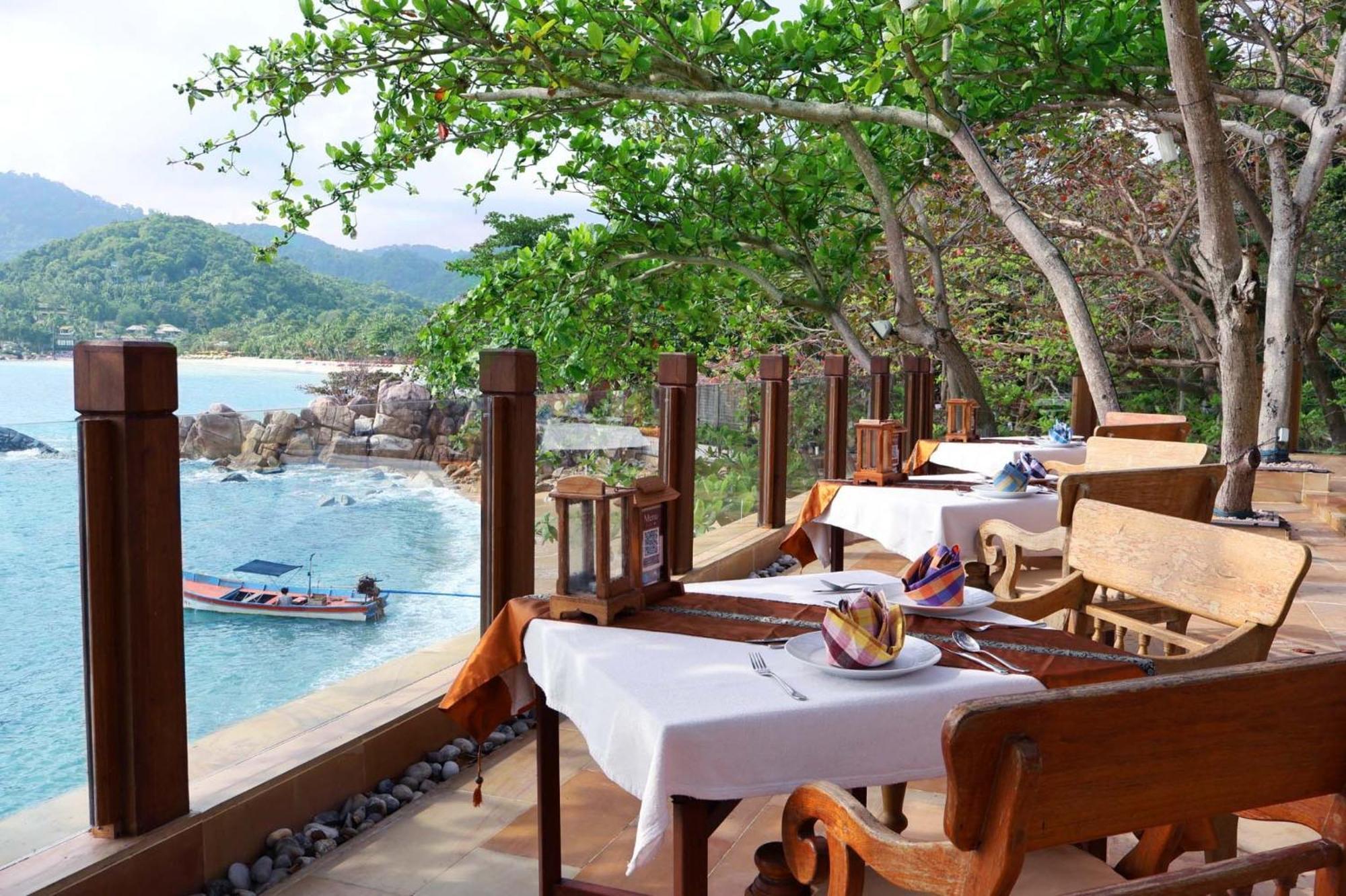 Santhiya Koh Phangan Resort And Spa Exteriér fotografie The restaurant at the resort