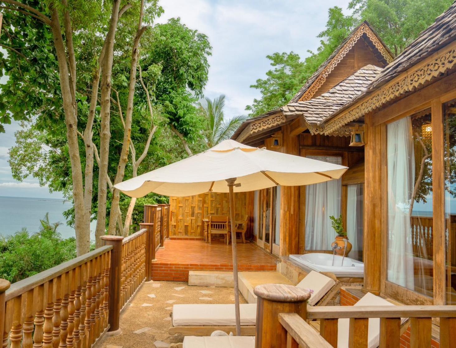 Santhiya Koh Phangan Resort And Spa Exteriér fotografie A villa at the resort